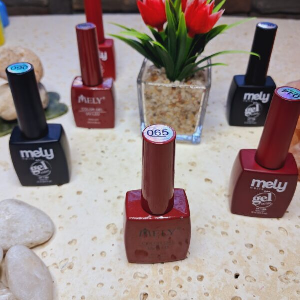 ESMALTE SEMI PERMANENTE  UV /LED 12 ML 065 MELY