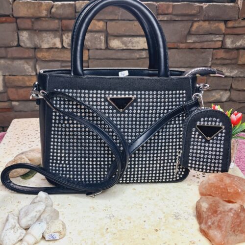 CARTERA CUADRADA NEGRA CON FRENTE STRAS #36