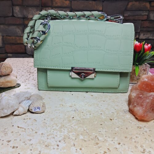 CARTERA CUADRADA COLOR VERDE MANZANA # 29 SAKALI