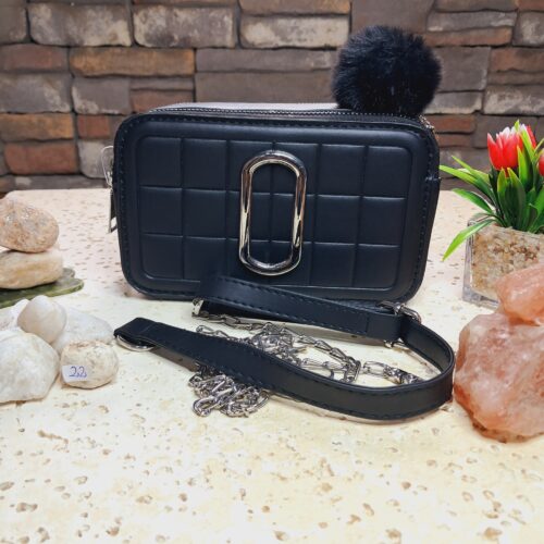 CARTERA CUADRADA COLOR NEGRA # 22