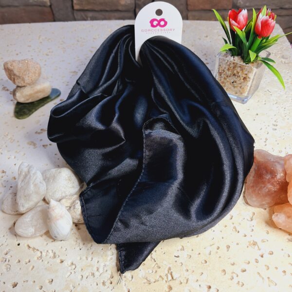PAÑUELO DE SEDA COLOR NEGRO GOACCESSORY