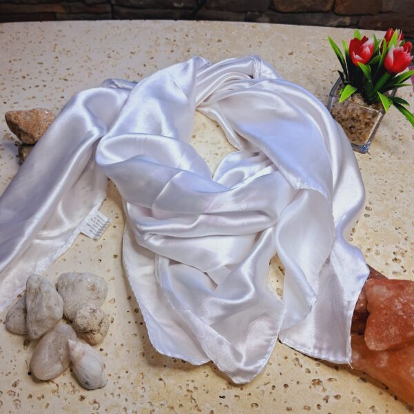 20250503_124850 PAÑUELO DE SEDA COLOR BLANCO GOACCESSORY