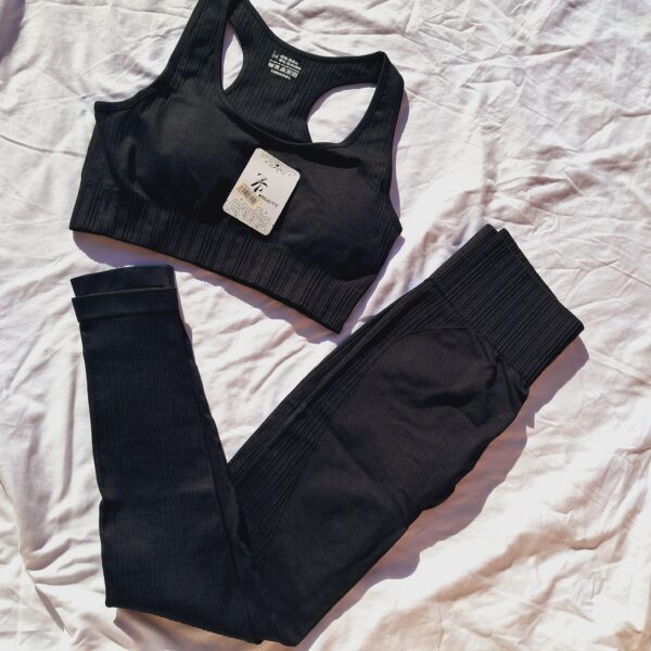 CONJUNTO MUSCULOSA NEGRO TALLE M  A227A ZETA BEAUTY