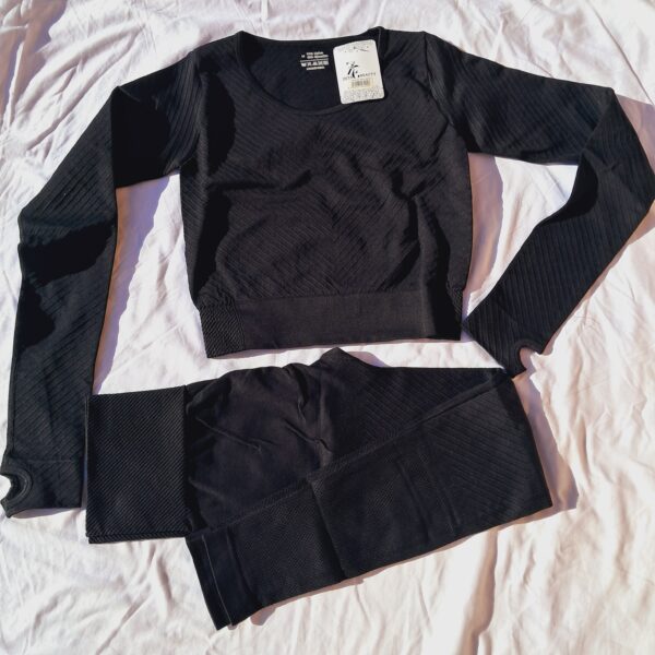 CONJUNTO MANGAS LARGAS NEGRO TALLE M  A227D ZETA BEAUTY