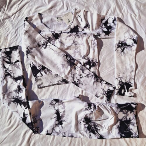 CONJUNTO MANGAS LARGAS BLANCO CON NEGRO TALLE M ZETA BEAUTY