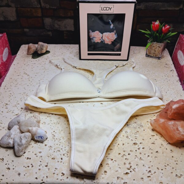 LENCERIA CONJUNTO COLOR NATURAL  TALLE 85 ART ; 590 LODY