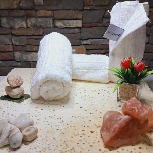 TOALLA DE MANO COLOR BLANCA ARCO IRIS