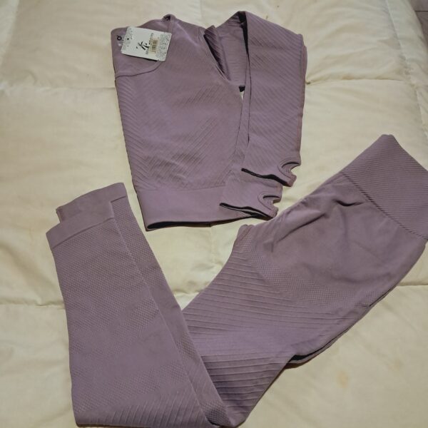CONJUNTO MANGAS LARGAS LILA TALLE M   ZETA BEAUTY