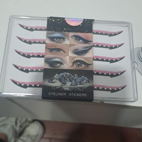 DELINIADO EN STICKER  EYELINER